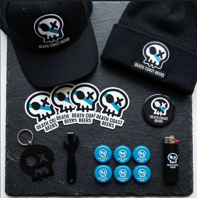 Chaveiro abrebotellas, chapas, pegatinas, mecheiro, gorra e gorro
